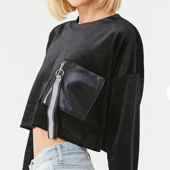 Forever 21 Tops - 🌺 NWT Black Velvet Long Sleeve Crop Top